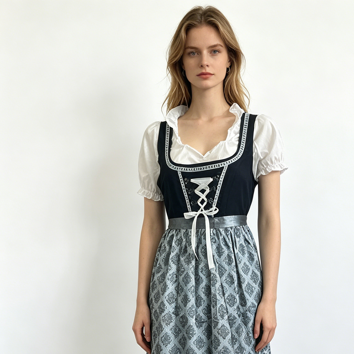 Dirndl dames met schort — elegante Oktoberfestjurk in blauw en grijs