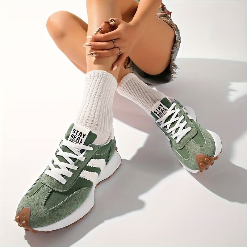 Dames sneakers, plateau — retro chunky-zool met vetersluiting