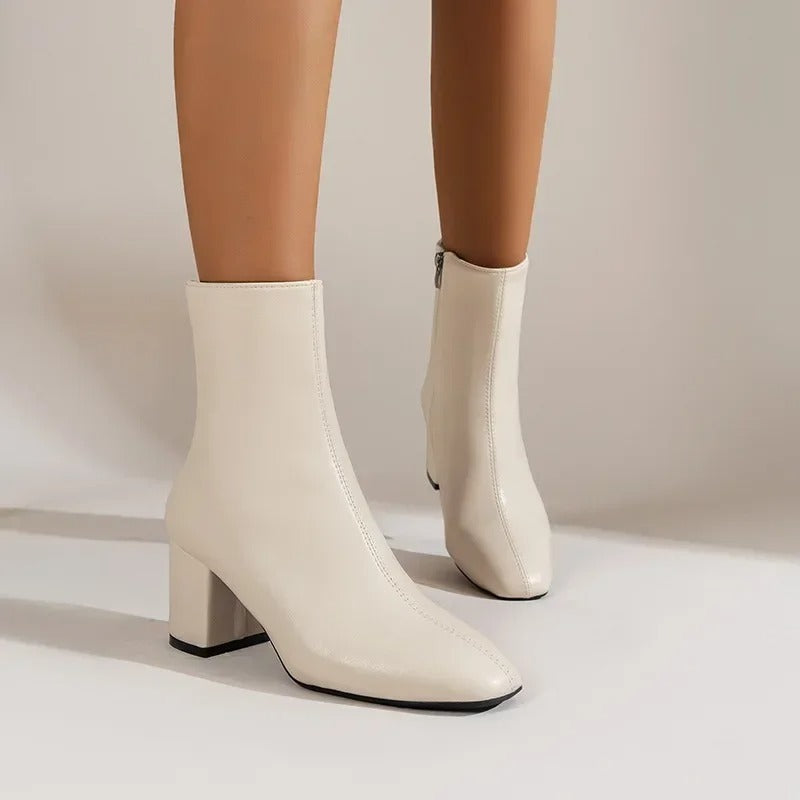 Damesenkellaarsjes van imitatieleer — elegante enkellaarsjes met hak