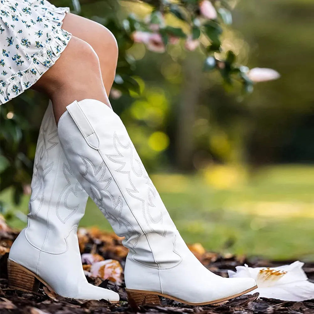 Dameswesternlaarzen — puntig, van textiel met een middelhoge hak