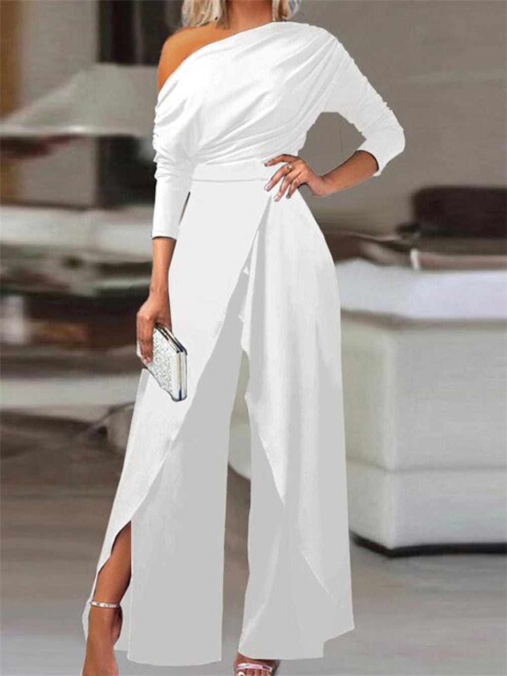 Dames jumpsuit, one-shoulder — getailleerde taille en wijde pijpen van linnen
