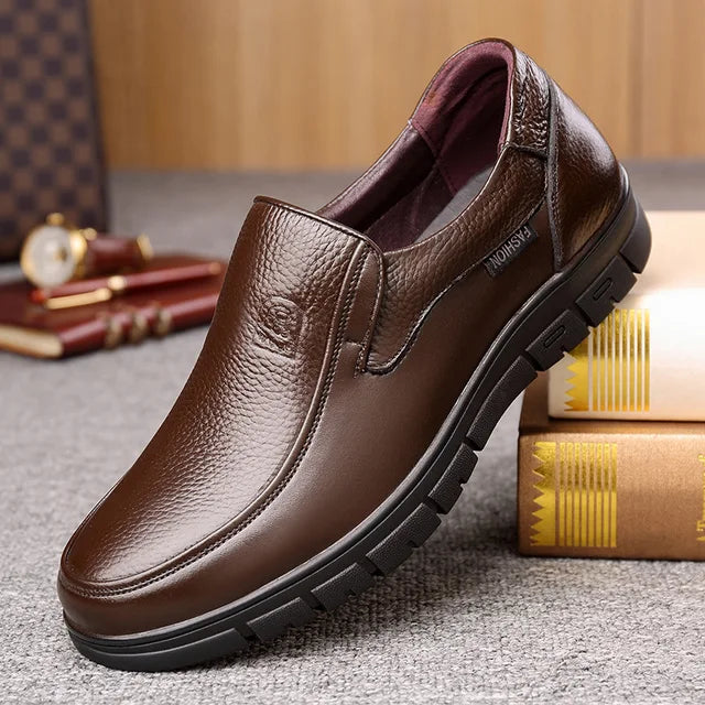 Herenschoenen van imitatieleer — casual vrijetijdsschoenen met perforaties en voering