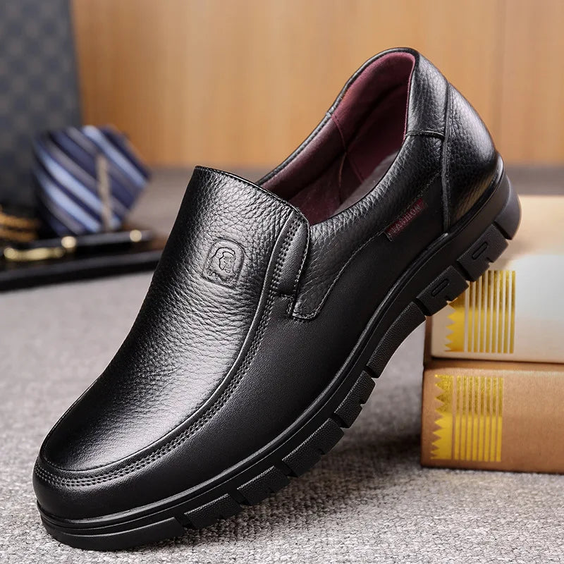 Herenschoenen van imitatieleer — casual vrijetijdsschoenen met perforaties en voering