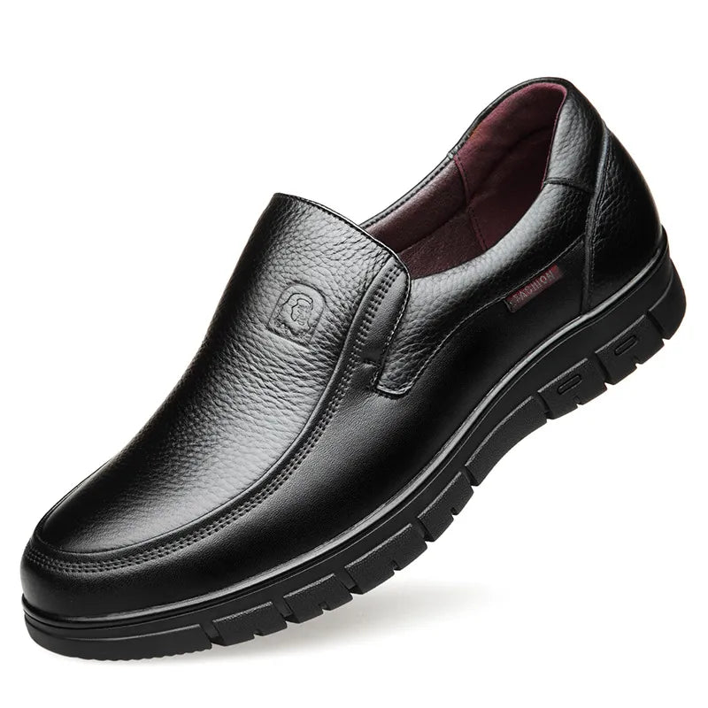 Herenschoenen van imitatieleer — casual vrijetijdsschoenen met perforaties en voering