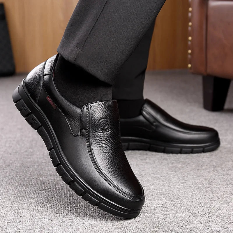 Herenschoenen van imitatieleer — casual vrijetijdsschoenen met perforaties en voering