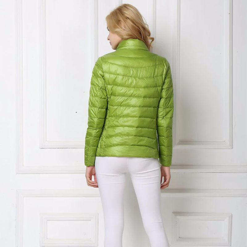 Donsjas voor dames — licht en warm met capuchon en ritssluiting