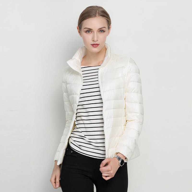 Donsjas voor dames — licht en warm met capuchon en ritssluiting
