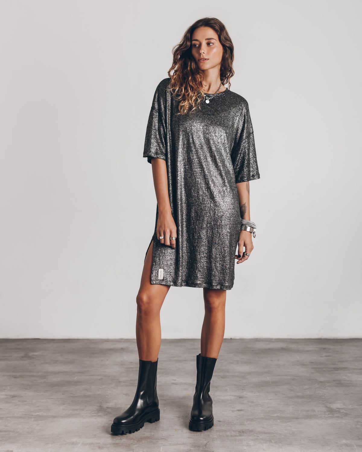 Glitterjurk voor dames van een linnenmix — elegante donkere feestjurk