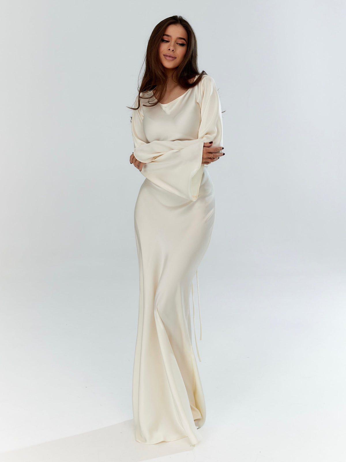Satijnen maxi-jurk voor dames — elegant, soepelvallend en met lange mouwen