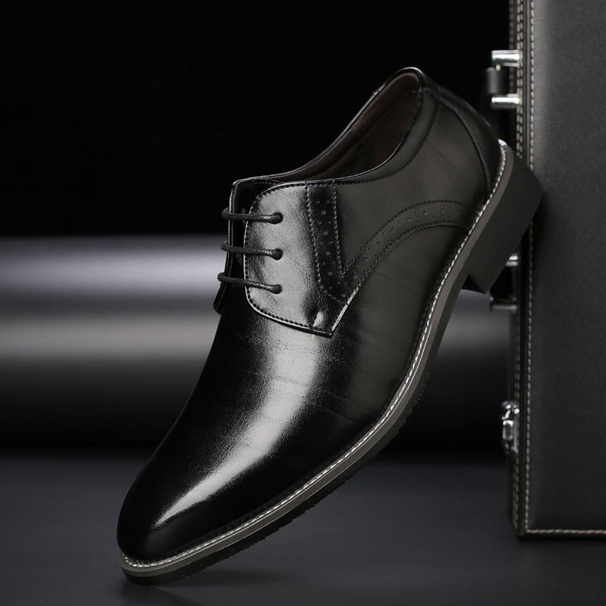 Nette herenschoenen van imitatieleer — tijdloze veterschoenen voor feestelijke gelegenheden en werk