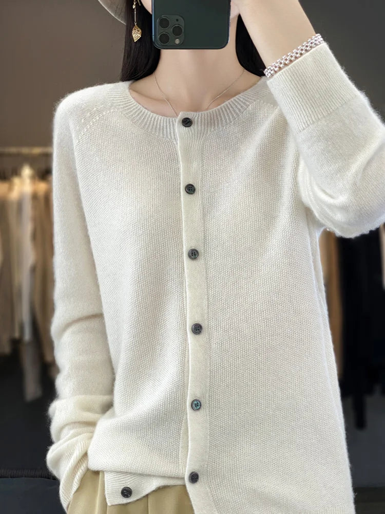 Dames gebreid vest — met knoopsluiting, ronde hals en lange mouwen