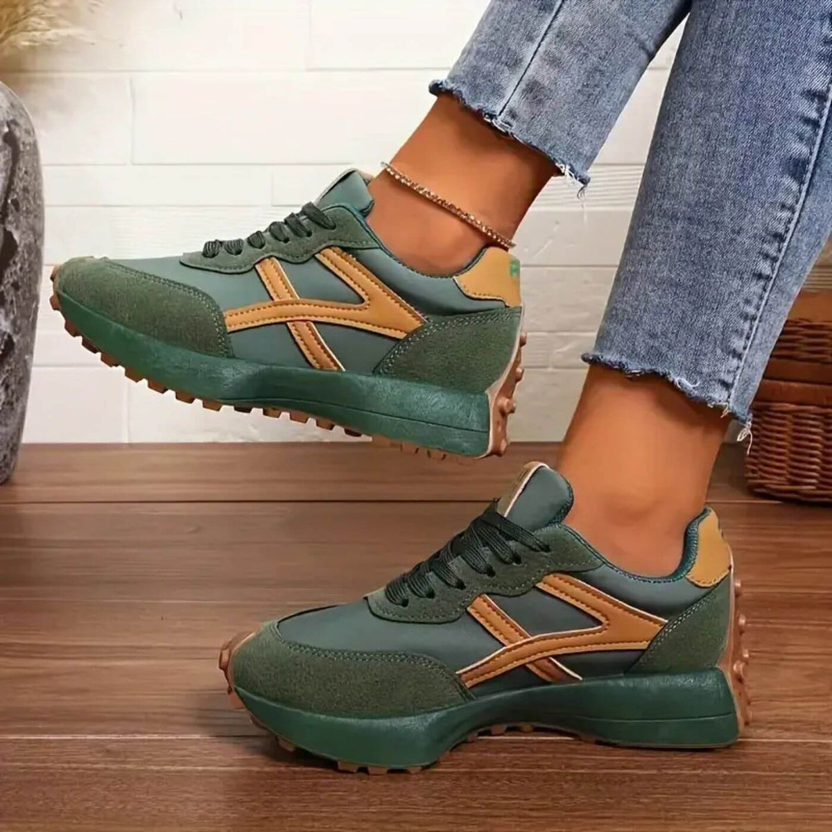 Dames sneakers, textiel — comfortabel met een bovenwerk met panelen en vetersluiting