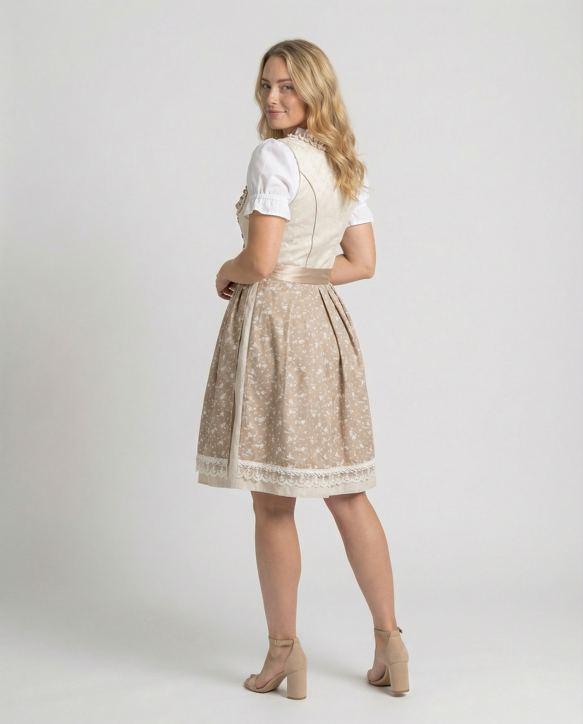 Dames dirndl-set — traditionele dirndl-jurk met schort en blouse voor het Oktoberfest
