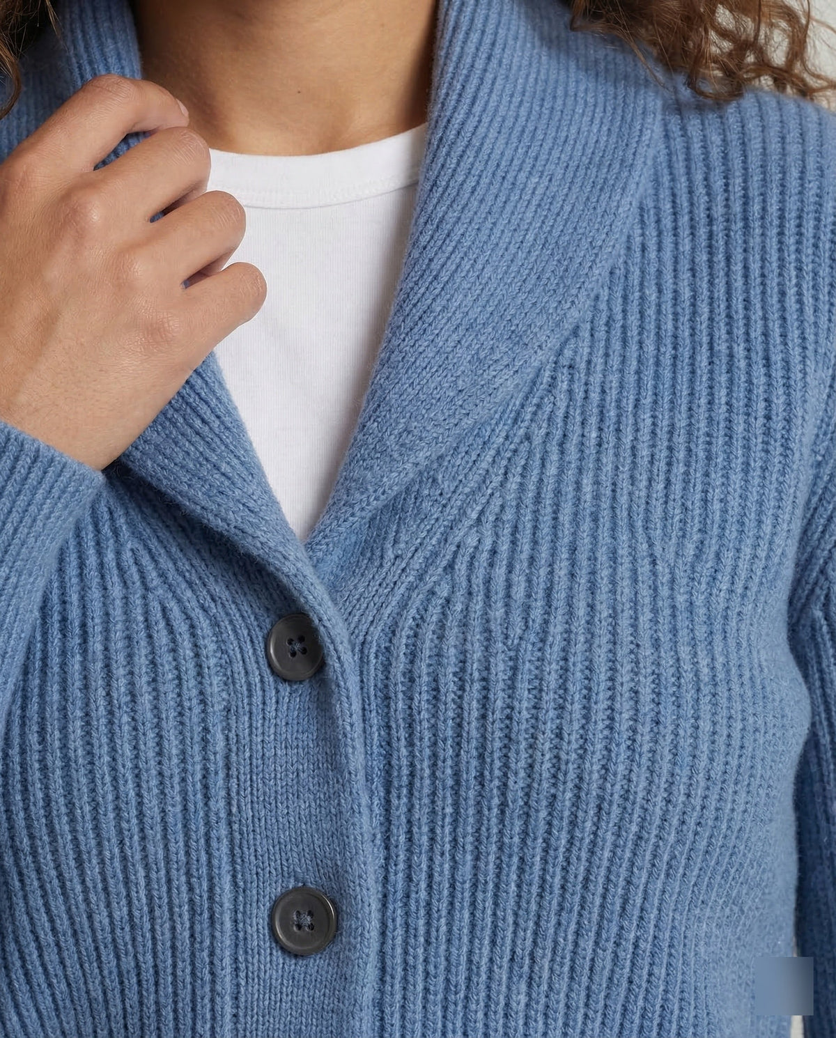 Dames gebreid vest — met reverskraag en knoopsluiting van acryl, lange mouwen