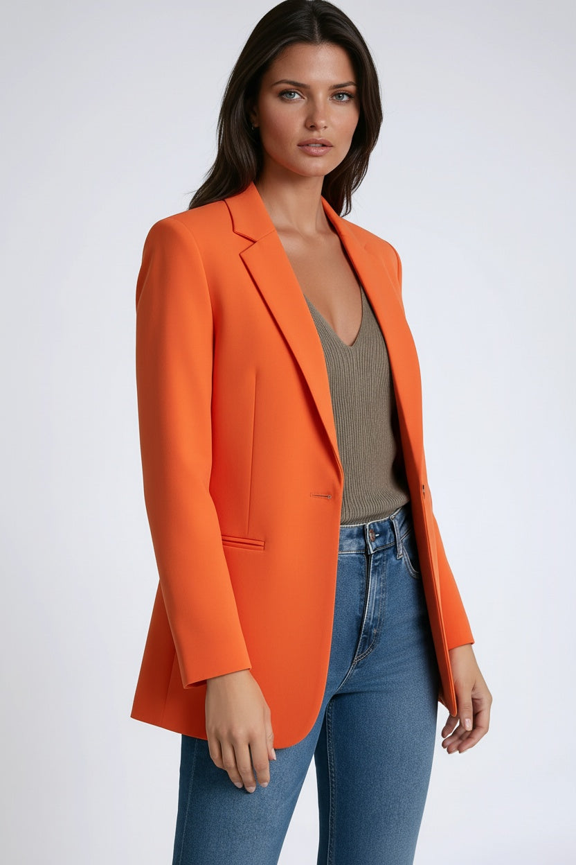 Damesblazer, lang model — getailleerde kantoorblazer met scherpe revers