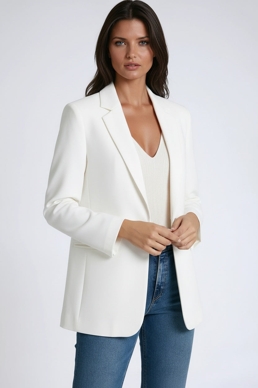 Damesblazer, lang model — getailleerde kantoorblazer met scherpe revers