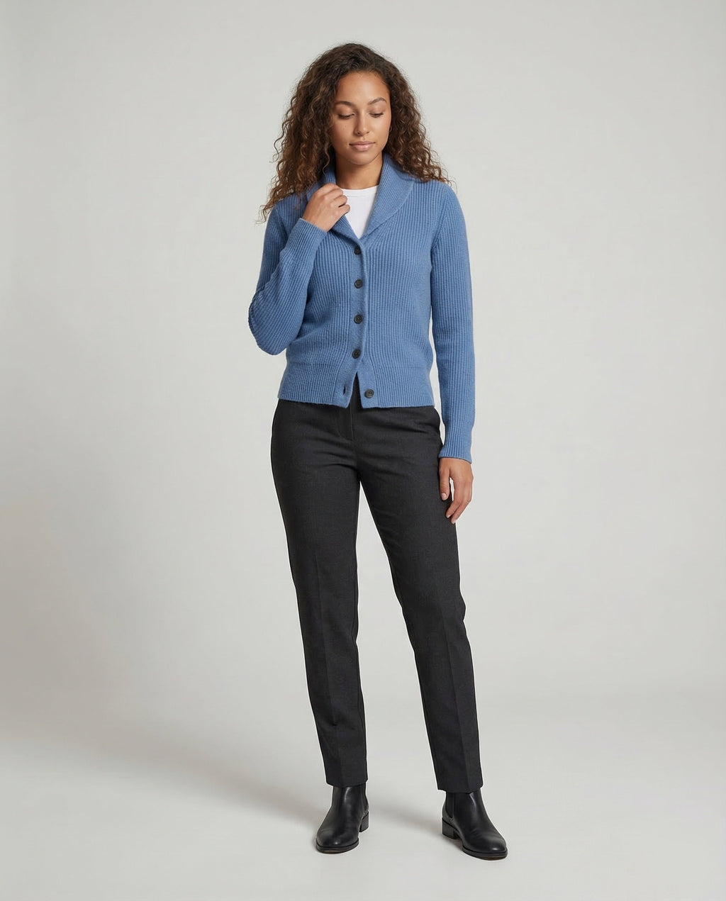 Dames gebreid vest — met reverskraag en knoopsluiting van acryl, lange mouwen