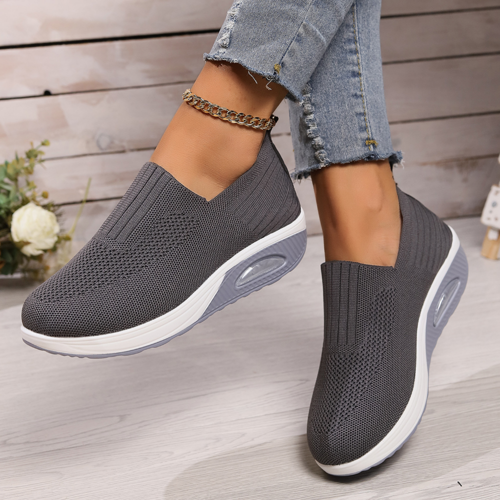 Dames slip-on schoenen, orthopedisch — van textiel met een gedempte zool