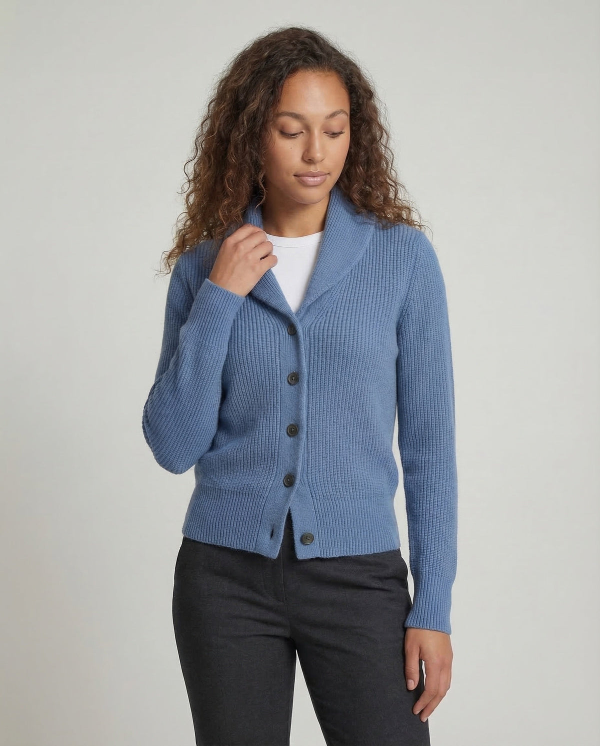Dames gebreid vest — met reverskraag en knoopsluiting van acryl, lange mouwen