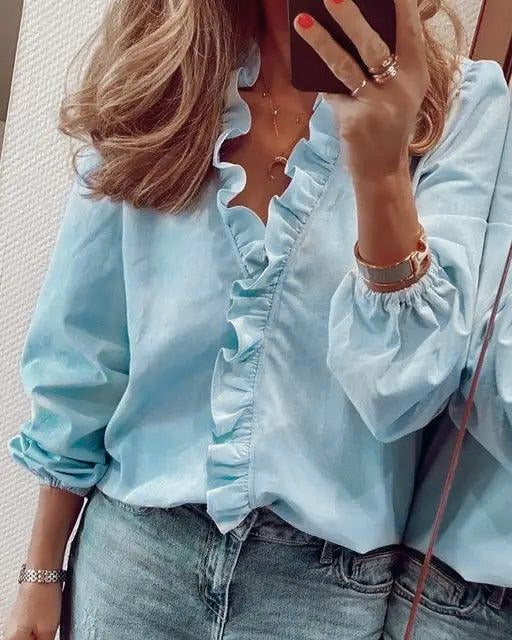 Blouse voor dames met ruches — V-hals blouse met lange mouwen van viscose met bloemenprint